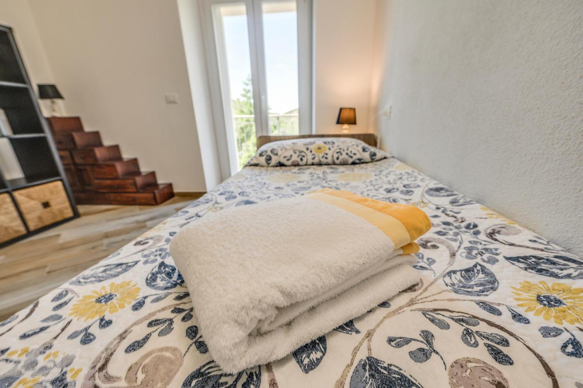 Ca' Rondine Apartment Castiglione Chiavarese ภายนอก รูปภาพ